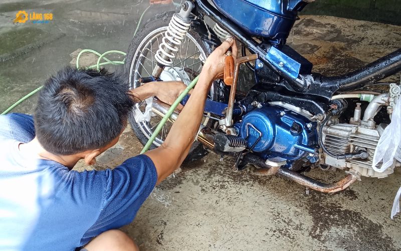 cac-buoc-tu-va-lop-xe-khong-ruot