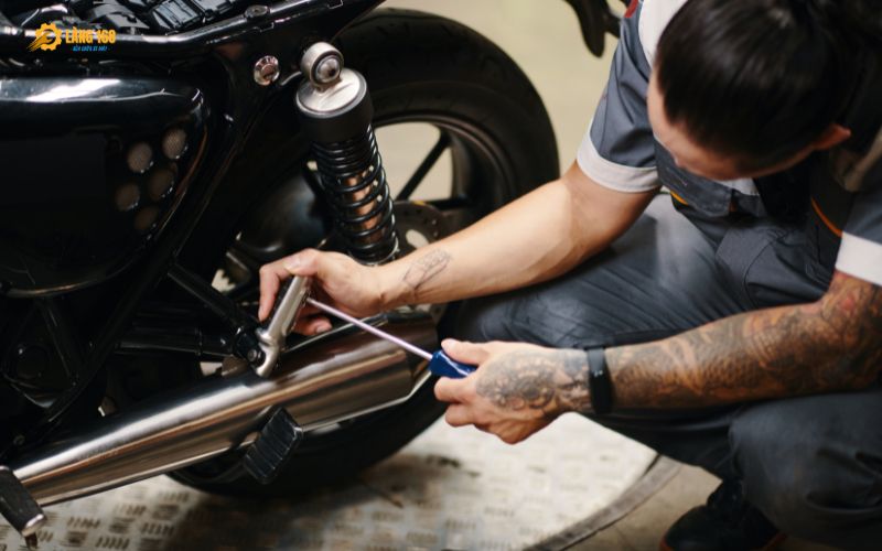 dung-cu-tu-va-lop-xe-khong-ruot