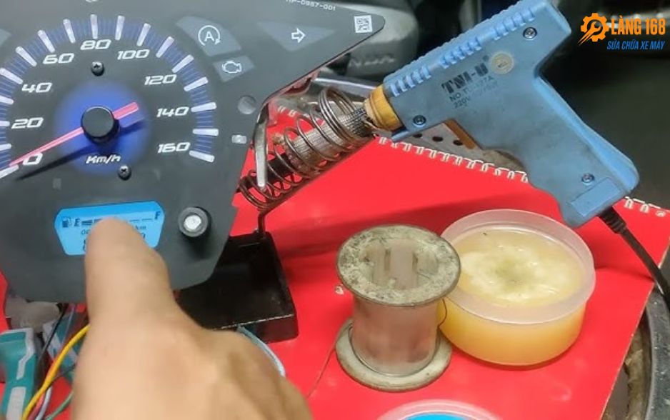 sửa đồng hồ xe