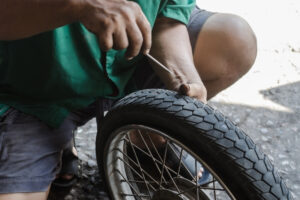 Vá Xe Máy Tận Nơi Vá Không Ruột Chuyên Nghiệp