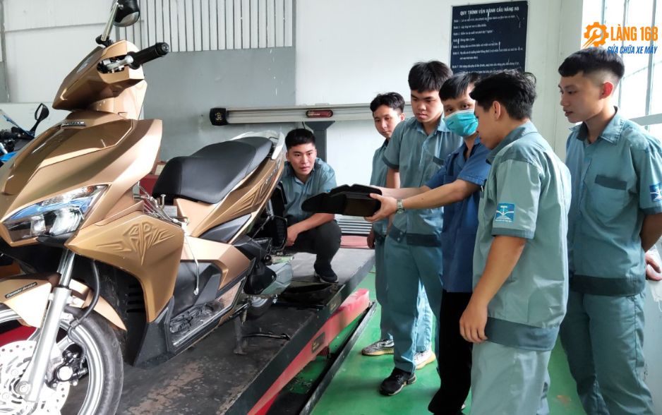 xe bị trượt đề đề hoài không nổ